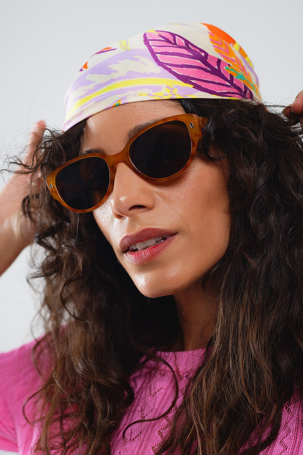 26 Oval Sunglasses in Light Yellowish Tortoise Shell